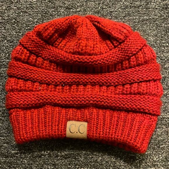 C. C. Beanie Women's One Size Cranberry Red Knit Cuff Acrylic Cap Hat Beanie - Picture 1 of 4